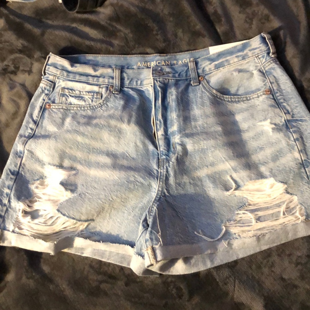 American eagle women’s shorts.